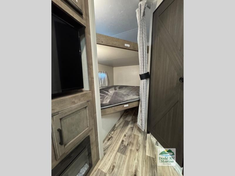 Pre-Owned 2021 Venture RV ST281VBH - photo - 16
