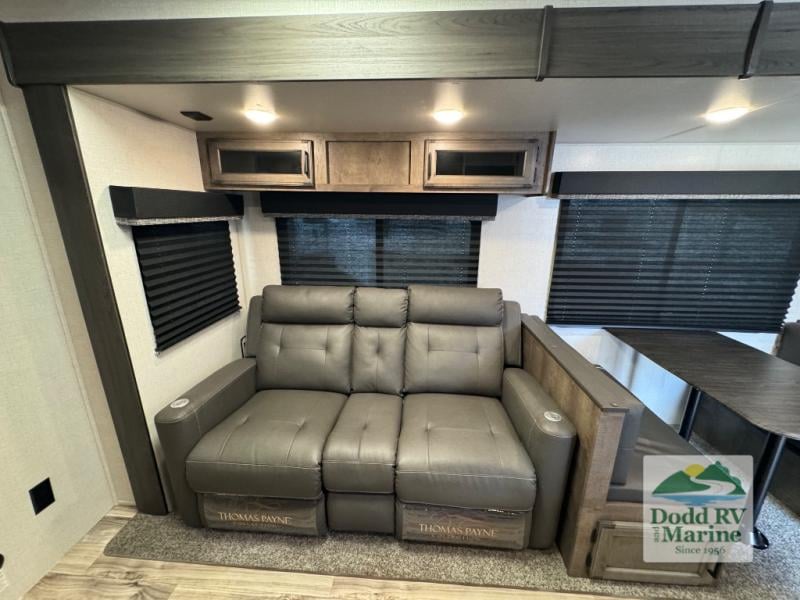 Pre-Owned 2021 Venture RV ST281VBH - photo - 10