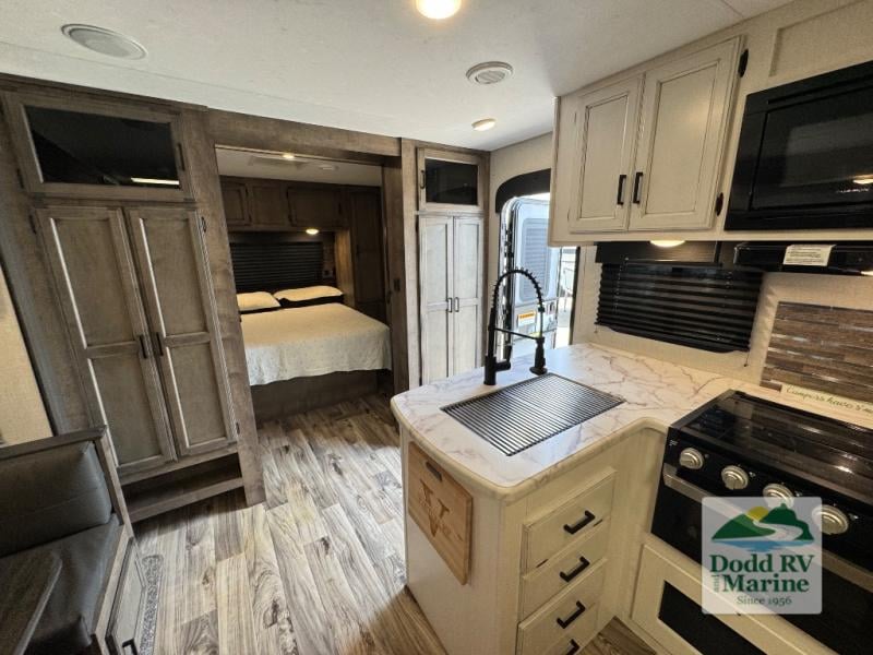 Pre-Owned 2021 Venture RV ST281VBH - photo - 12