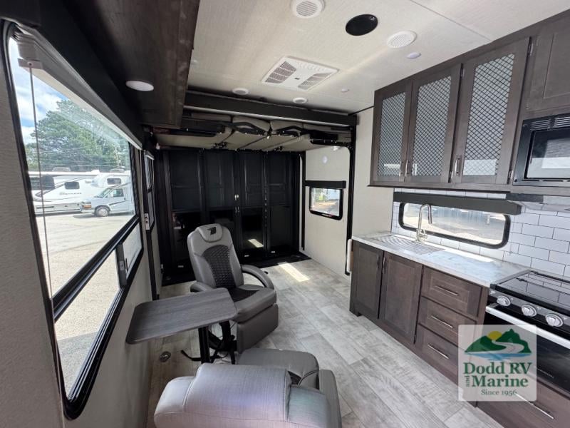 Pre-Owned 2022 Grand Design 23G - photo - 8
