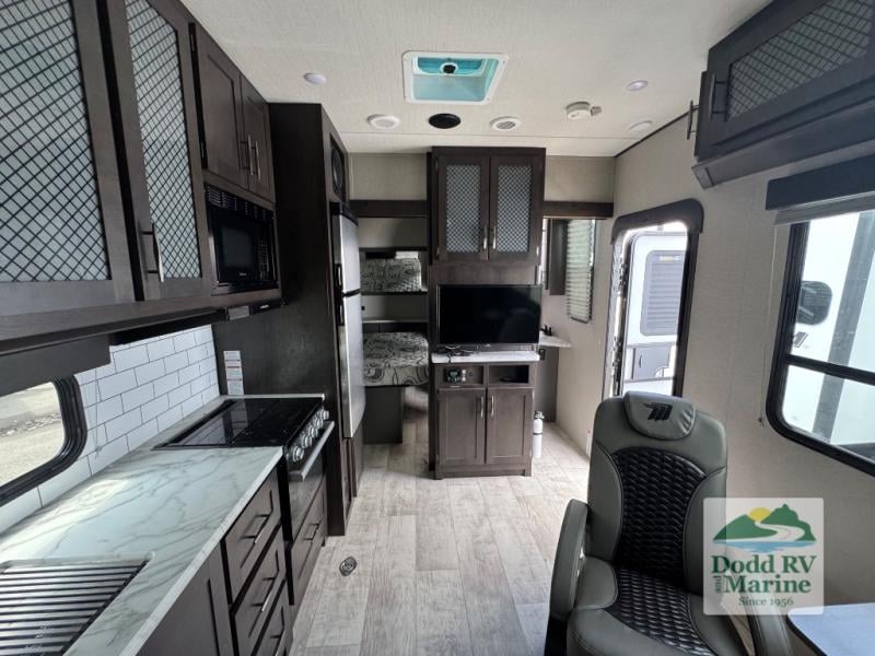 Pre-Owned 2022 Grand Design 23G - photo - 10