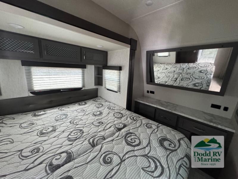 Pre-Owned 2022 Grand Design 23G - photo - 17