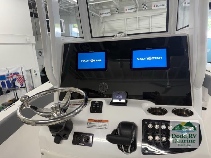 New 2025 Nautic Star 242OS - photo - 23