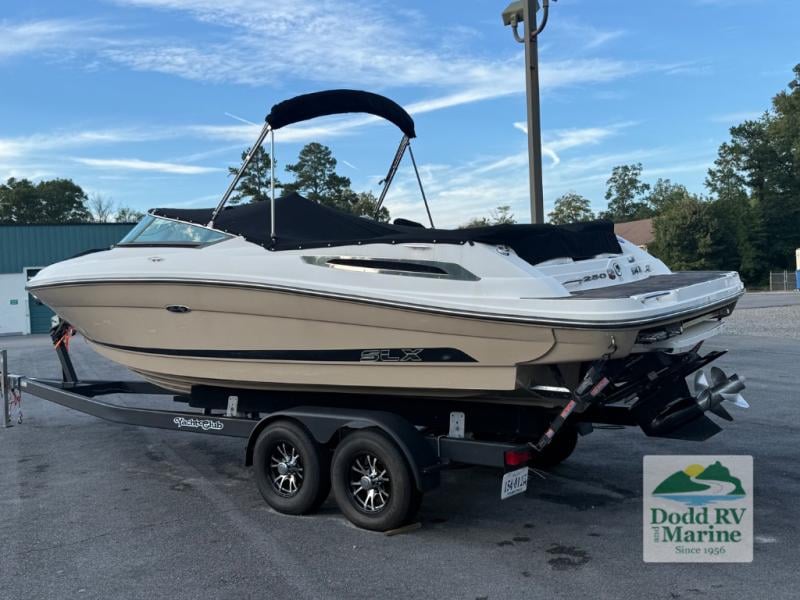 Pre-Owned 2016 Sea Ray 250 - photo - 6