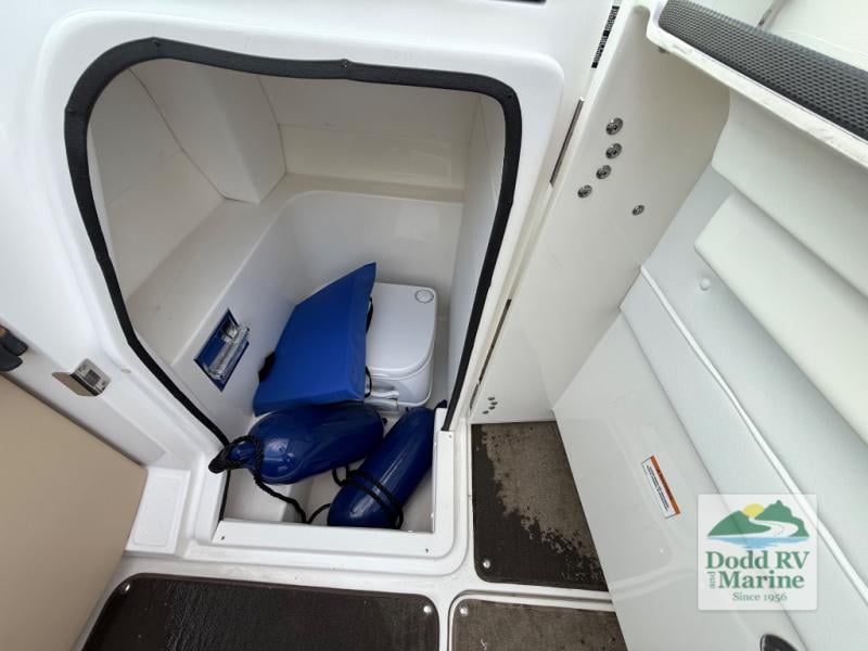 Pre-Owned 2016 Sea Ray 250 - photo - 22