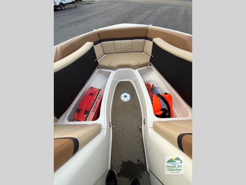 Pre-Owned 2016 Sea Ray 250 - photo - 17