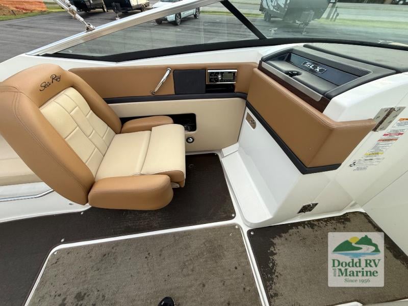 Pre-Owned 2016 Sea Ray 250 - photo - 21