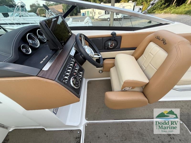 Pre-Owned 2016 Sea Ray 250 - photo - 23