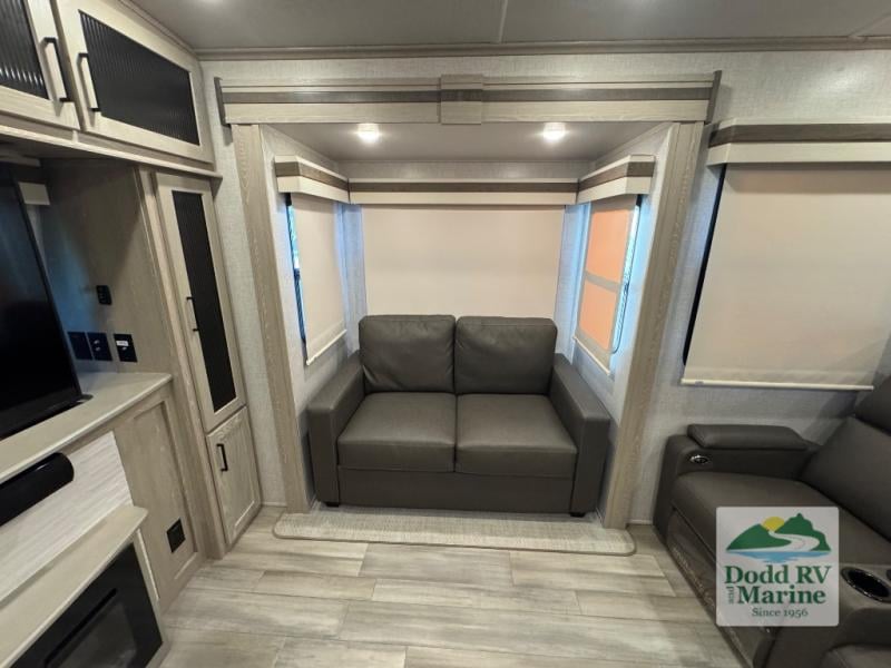 Pre-Owned 2022 Forest River RV 8324SB - photo - 11