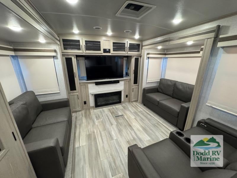 Pre-Owned 2022 Forest River RV 8324SB - photo - 7