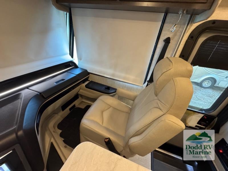 Pre-Owned 2023 Entegra Coach 29S - photo - 17