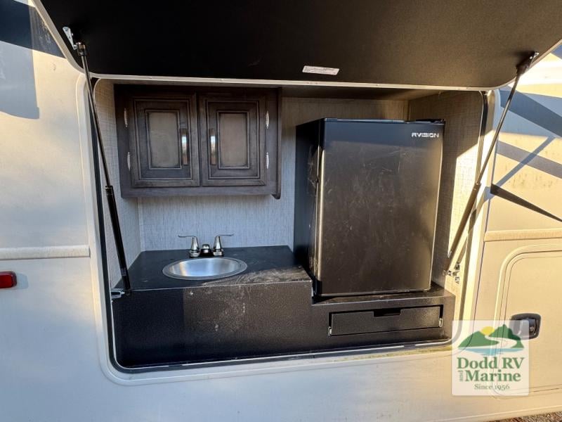 Pre-Owned 2023 Entegra Coach 29S - photo - 5