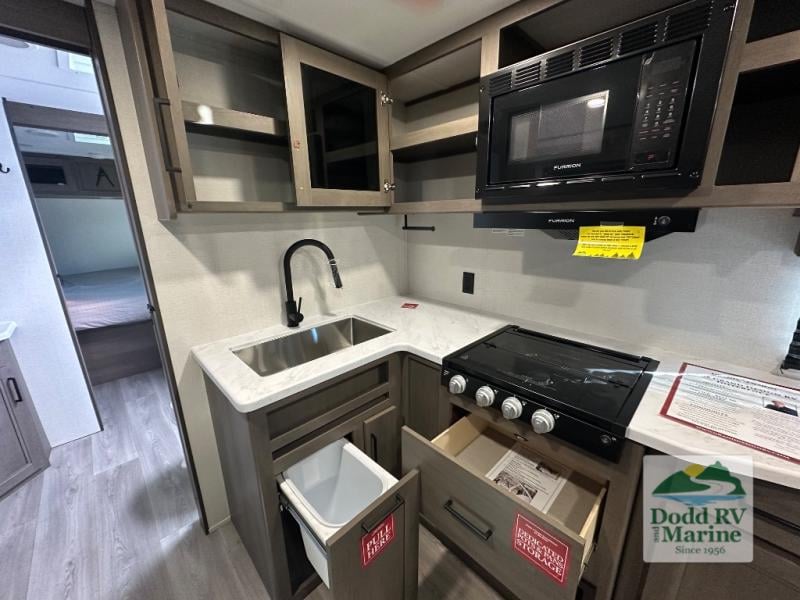 New 2026 Grand Design 245RLT - photo - 9