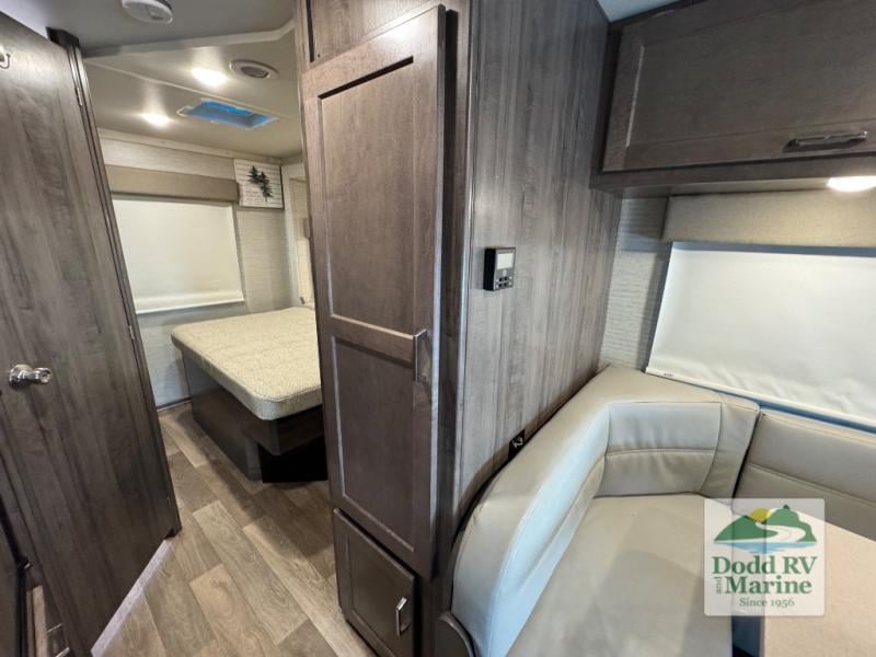 Pre-Owned 2025 Winnebago 22M - photo - 18
