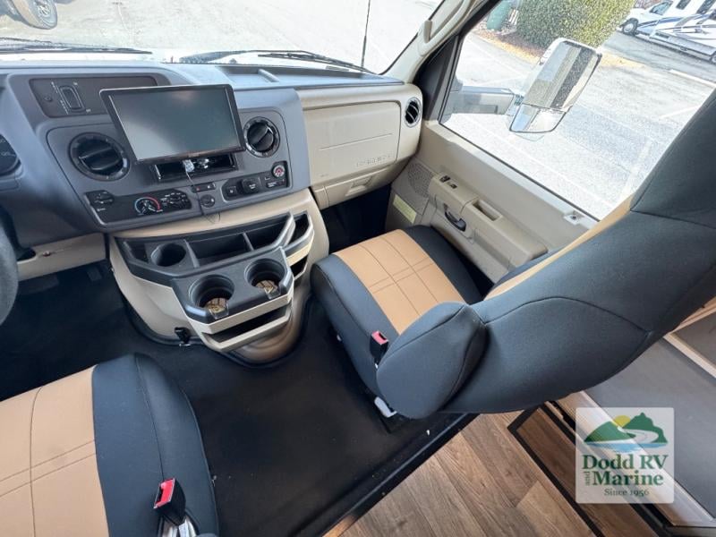 Pre-Owned 2025 Winnebago 22M - photo - 16