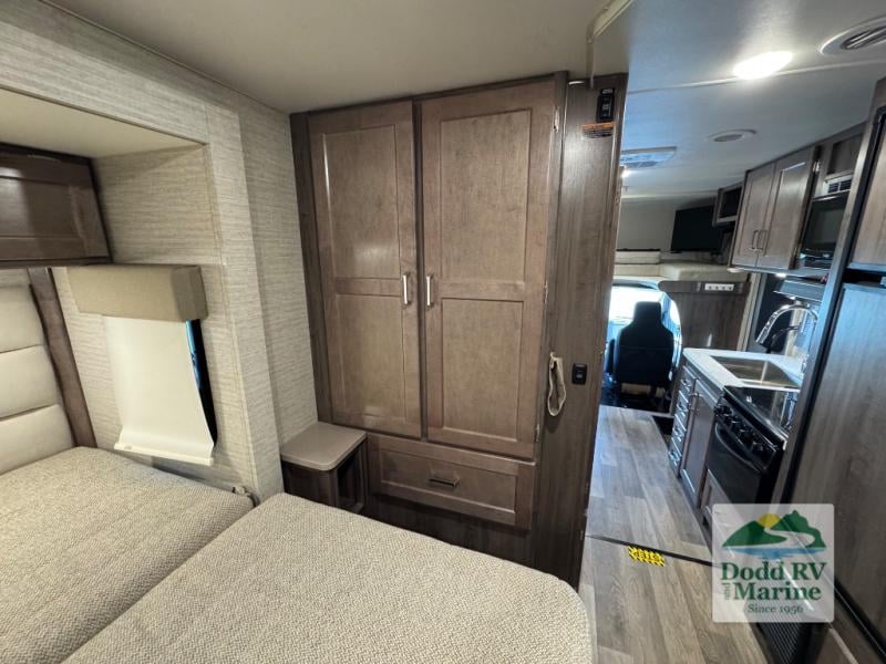 Pre-Owned 2025 Winnebago 22M - photo - 21