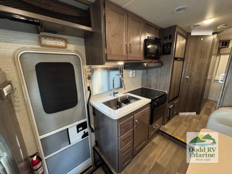 Pre-Owned 2025 Winnebago 22M - photo - 11